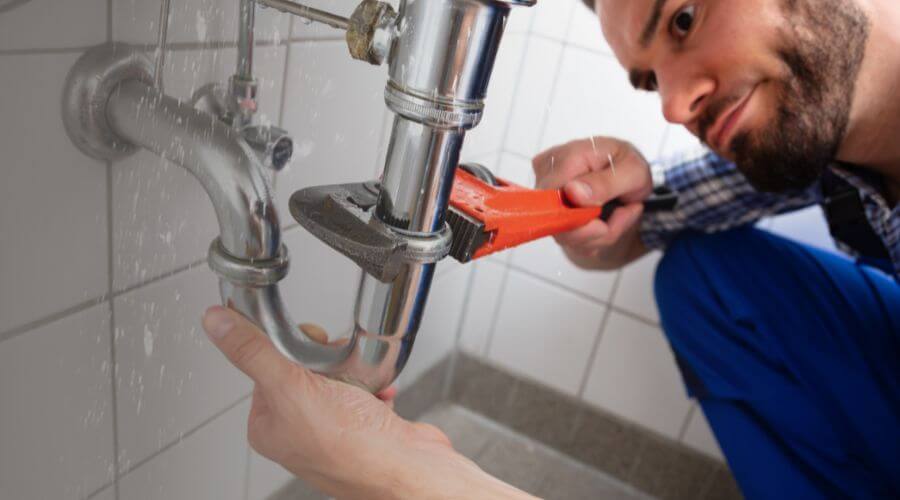 Leaking toilet repair in Robertson, WY